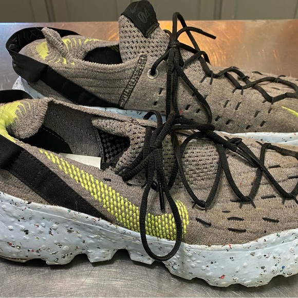 Nike Men’s Space Hippies .04 Grey Volt - Picture 1 of 4